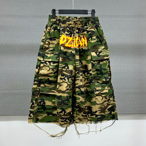 Shorts cargo baggy pour homme en coton imprimé effet vieilli, style streetwear, camouflage, coupe oversize, design personnalisé - Product Image 1