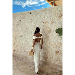 Robe de bal blanche Brunella, détails pailletés au dos, manches courtes, longueur ras du sol, style élégant pour soirée, fleurs 3D, design simple - Product Image 1
