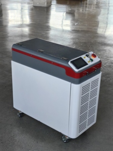Máquina Portátil de Limpieza Láser de Pulso de 200W 300W para Eliminar Óxido de Superficies Metálicas - Product Image 1