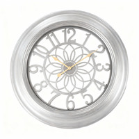 Horloge murale contemporaine grand format, étanche, à cadran unique, aiguilles noires à fort contraste pour une lecture claire, mouvement silencieux, idéale pour villa et manoir