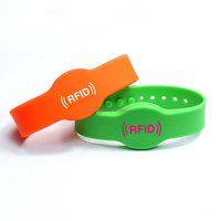 Bracelet en silicone NFC coloré 13,56 MHz, bracelet RFID en silicone, bracelet en caoutchouc silicone RFID pour le suivi