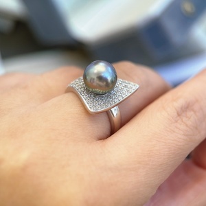 Anello di Lusso in Argento 925 con Perla Nera di Tahiti Geometrica Certificata di Terze Parti, Gioiello Elegante da Donna - Product Image 3