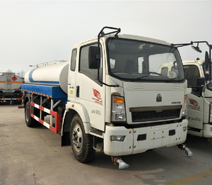 Nuevo Camión Cisterna de Agua SINOTRUCK Personalizable de 10 Ruedas y 3 Ejes, Motor Diésel Weichai, Suspensión Neumática, Tracción 6x4, Volante a la Izquierda, Euro 2 High - Product Image 3