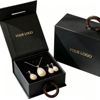 Boîte cadeau rigide noire pour bijoux, logo personnalisé en relief doré, ruban satiné, nœud, boîtes à bijoux imperméables et écologiques