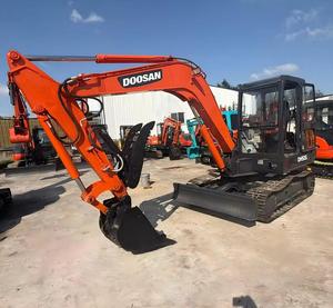 Excavadora Hidráulica Usada DOOSAN DH55 de 5.5 Toneladas, Mini Excavadora para Jardinería, Obras Municipales y Construcción Agrícola en Venta - Product Image 1
