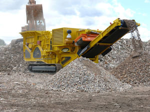 Estación de Trituración Minera de Diseño Compacto y Bajo Costo, Planta de Trituración de Roca, Trituradora de Impacto Móvil sobre Orugas, Cinta Transportadora, Línea 3 <span class=keywords><strong>en</strong></span> 1 - Product Image 2
