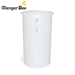Extractor de Miel Manual Americano MengerBee de 2 Cuadros, Cesta Interior Galvanizada, Diámetro del Barril de 35 cm, 1 Año de Garantía - Product Image 2