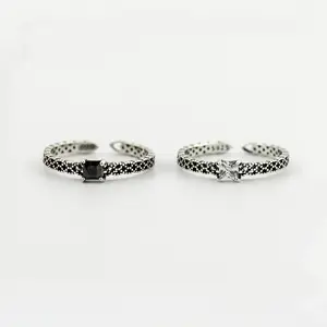 Leichter Luxus Retro-Kreuz Gewebe-Design CZ-Ring 925 Sterling-Silber schwarz weiß Zirkone Öffnungsring für Damen