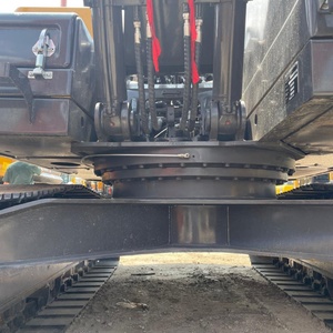 Excavadora de cadenas Volvo EC140 usada, 90% nueva, eficiente en consumo de combustible, 14 toneladas, pocas horas de uso, pintura original, certificada por la EPA, lista para enviar. - Product Image 3