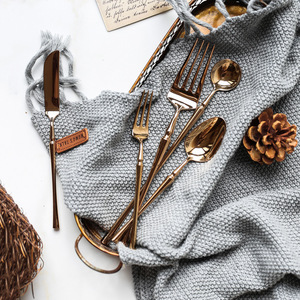 Juego de cubiertos chapados en oro de acero inoxidable de lujo a precio de promoción OEM al por mayor para decoración de bodas y fiestas - Product Image 3