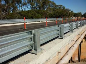 Tôle d'acier à trois poutres standard <span class=keywords><strong>russe</strong></span> garde-corps antidéflagrant en gros - Product Image 2