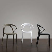 Chaise de salle à manger en plastique moderne et simple, style nordique, pour la maison, les restaurants, les hôtels, usage créatif en extérieur, réunion, tendance, ajourée, style Ins