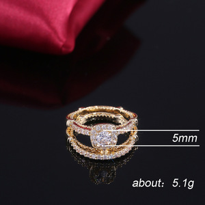 Anello Impilabile Color Oro per Donne, Gioiello Elegante e Scintillante, Vendita all'Ingrosso - Product Image 4