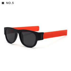 Nuovi <span class=keywords><strong>occhiali</strong></span> <span class=keywords><strong>da</strong></span> <span class=keywords><strong>sole</strong></span> <span class=keywords><strong>pieghevoli</strong></span> sportivi per uomo blu/nero/rosso con lenti polarizzate - Product Image 5