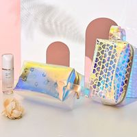 Sac de voyage promotionnel pour femmes UIOWIO avec logo personnalisé, sac de voyage pour salle de bain, sac fourre-tout en PVC holographique irisé refermable avec fermeture éclair