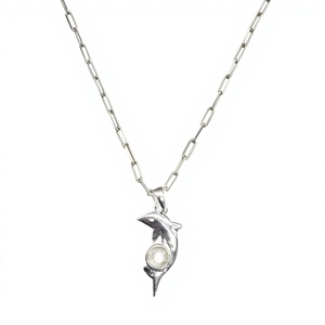 Pendentif Breloque en Argent Sterling 925 Poli de Haute Qualité, Motif Dauphin, avec Pierre de Lune Bleue Ronde à Effet Flash Sertie en Bezel, Bijou - Product Image 1