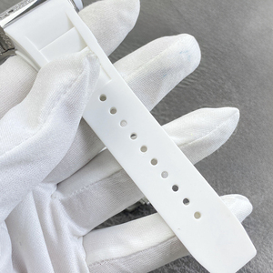 Reloj de Lujo para Caballero, con Caja Incrustada de Diamantes, Correa de Caucho Blanca, Diseño de Engranajes Visibles y Forma de Barril - Product Image 4