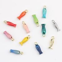 Pendentifs en forme de petit poisson en alliage de zinc électroplaqué émaillé, pour la création de bracelets, colliers, boucles d'oreilles et autres accessoires de bijouterie