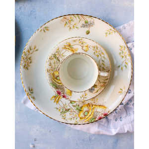 Service à thé Gabriella P. Yellow Anemone Trio, collection élégante de tasses et soucoupes - Product Image 4