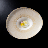 Hôtel haut de gamme en céramique Triangle Platos pour la gastronomie moléculaire Porcelaine Caviar Plats Vaisselle de mariage Assiette de vaisselle unique