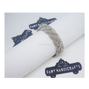 Bracelet en laiton gravé à la main avec motif floral, collection Zodiaque, octobre 2026 - Product Image 1