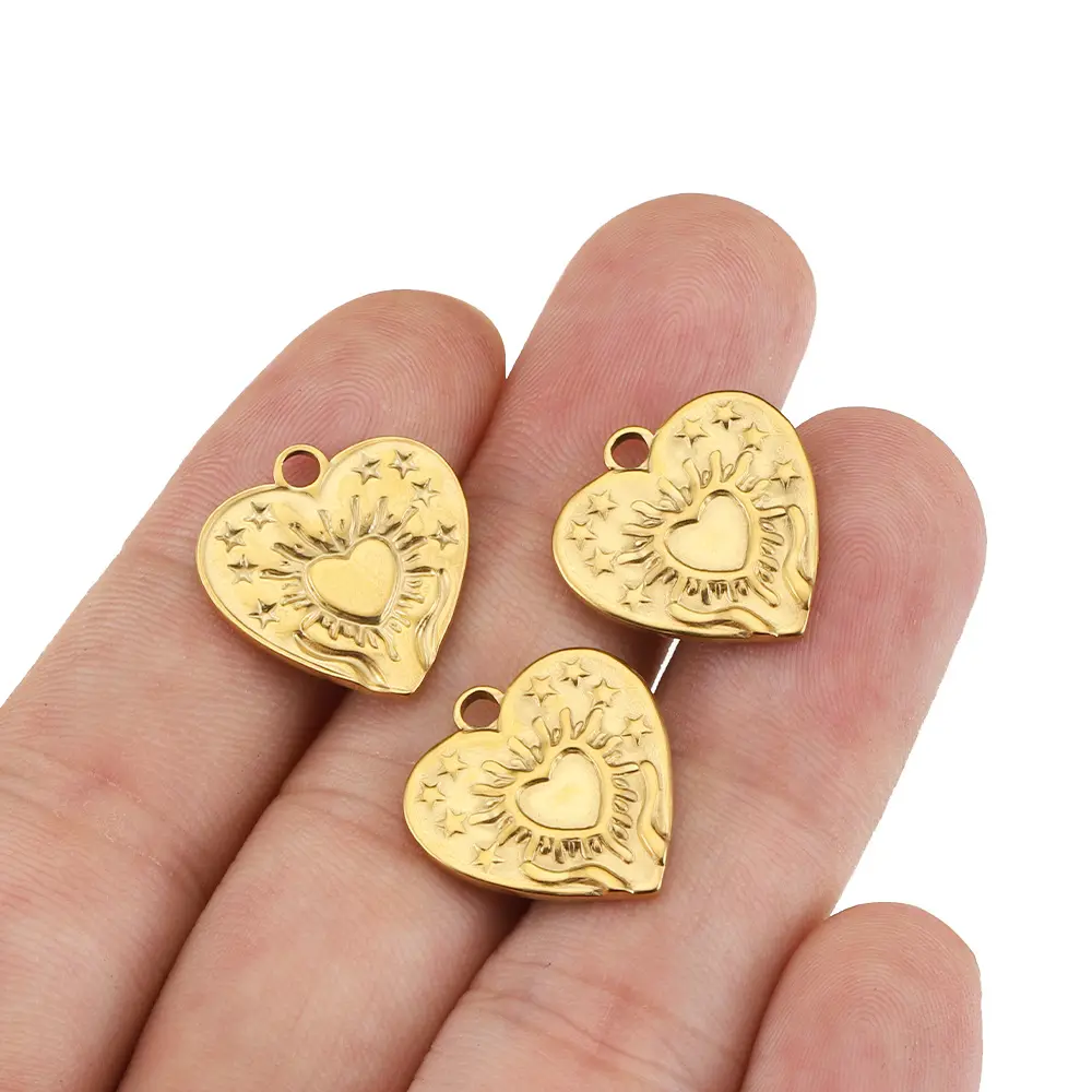 Pendentif à breloque bijoux à motifs coeur et étoiles de haute qualité revêtement PVD en or 18 carats breloque en acier inoxydable