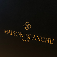 Sac en papier de luxe noir mat avec poignée en ruban et logo doré pour emballage de bijoux, vêtements et cosmétiques en gros