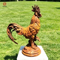 Statue de coq en fonte vintage, finition rouillée, ornement de jardin, 42 cm de hauteur, sculpture de coq en métal pour décoration extérieure