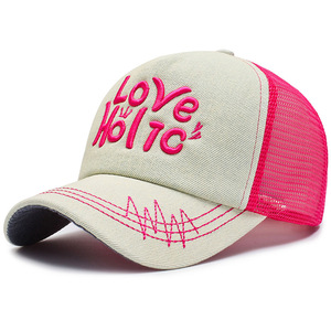 Gorra Trucker Bicolor Beige y Rosa Vivo, Bordada Love Holic para Mujer, Moda Urbana, Fábrica Certificada BSCI - Product Image 1