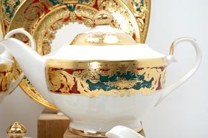 Set di Stoviglie in Porcellana <span class=keywords><strong>Bone</strong></span> <span class=keywords><strong>China</strong></span> Rossa e Verde con Decorazioni in Oro in Rilievo - Product Image 3
