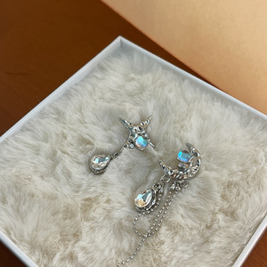 Orecchini pendenti in pietra asimmetrici al chiaro di luna con nappine per ragazze gioielli di moda personalizzati orecchini luna e stella - Product Image 6