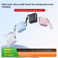 Charge ultra-rapide 10000mAh Étanche 2-en-1 Batterie externe portable avec câble Type-C intégré Prise secteur 22.5W Batterie polymère au lithium