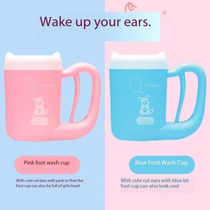 Limpiador de pies personalizado para mascotas, diseño de rotación de <span class=keywords><strong>360</strong></span> ° de lujo con cepillo ABS desmontable y taza de limpieza de patas de varios tamaños para gatos y perros - Product Image 5