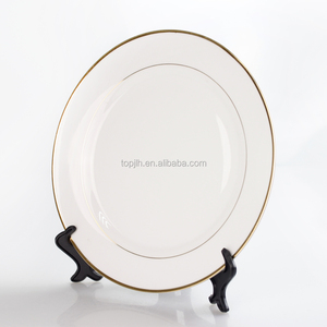 Сублимационная керамическая тарелка с золотым ободом - Product Image 1