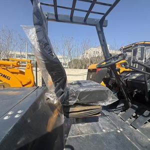 Carrello Elevatore Usato <span class=keywords><strong>Komatsu</strong></span> 10 Tonnellate FD100 Modello 2012 Altezza di Sollevamento 4,5m 6 Mesi di Garanzia Sistema Idraulico Diesel Certificato Prodotto in Giappone - Product Image 6