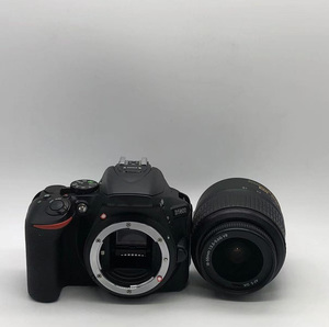 กล้อง APS-C Nikon D5600 ชุดกล้อง 24.2MP Full HD กล้องดิจิตอลมือสองระดับเริ่มต้น - Product Image 1