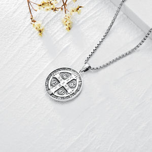 धार्मिक गहने 925 स्टर्लिंग चांदी के उत्कीर्ण शब्द राउंड सेंट बेनेडिक्ट पुरुषों के लिए पेलेंट हार - Product Image 4