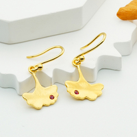 Pendientes de Zafiro Rosa con Hoja de Ginkgo en Oro de 18K, Engaste de Bisel en Oro de 14K, Zafiro Natural, Regalo de Cumpleaños, Joyería con Cierre de Rosca