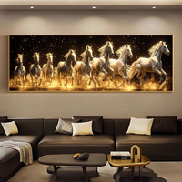 Salon à aménagement horizontal avec art mural sur le thème du cheval, décoration intérieure, objet d'art, peinture murale