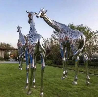 Escultura do girafa do metal O tamanho moderno do jardim De aço inoxidável Esvaziou o veado animal arte escultura ornamentos