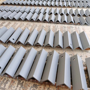Ángulos de Acero Iguales 50x50 40x40 Serie Q195 Q420 Estándar GB Galvanizados en Caliente para Construcción - Product Image 2