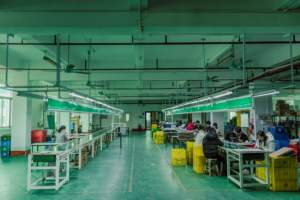 Linterna LED de Alta Potencia con Sensor de Movimiento - Duradera e Impermeable, Recargable con Batería de Larga Duración - Product Image 6