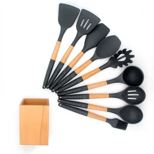 Utensilios de cocina negros de silicona de fábrica con mangos de madera utensilios de cocina para Cocina