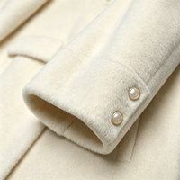 Manteau long en fausse fourrure pour femme, blanc ivoire, col en vraie fourrure de renard amovible, boutons pression perlés, deux poches plaquées, coupe ample, chaud, vêtement d'extérieur pour l'hiver