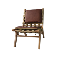 Fauteuil de salon vintage moderne en cuir véritable, confortable, avec structure en bois, pour un mobilier de salon moderne.