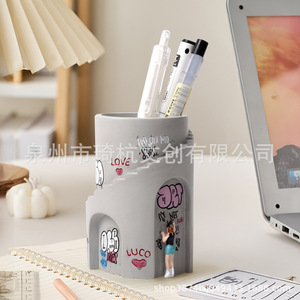 Portalápices creativo de resina con diseño de grafiti, forma redonda, para decoración de escritorio y regalo - Product Image 2