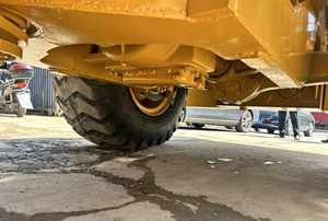 รายการราคาเครื่องจักรกลหนักสำหรับงานวิศวกรรมก่อสร้าง รถตักดินมือสอง Caterpillar CAT966H พร้อมบุ้งกี๋ ได้รับการรับรองมาตรฐาน CE - Product Image 5