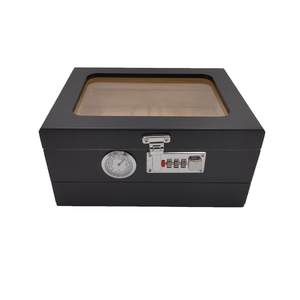Humidor de Escritorio WOQI Clásico con Acabado en Laca Negra, Madera de Cedro, Caja para Cigarros, Cerradura de Combinación Frontal, Higrómetro, Alimentación USB - Product Image 1