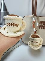 Porte-clés en peluche mini tasse de café personnalisée, adorable jouet en peluche en forme de latte pour enfants, cadeau