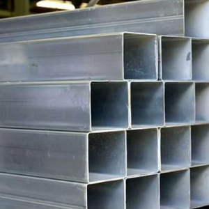 A500 ASTM 4x4นิ้วท่อเหล็กชุบสังกะสีสี่เหลี่ยม100x100มม. ท่อรั้วส่วนกลวงสำหรับการก่อสร้างกลางแจ้ง - Product Image 1